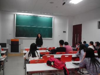 王鵬老師發表講話 王鵬老師發表講話